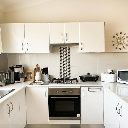 Bright & Beautiful Home On The Hills! Kelmscott エクステリア 写真