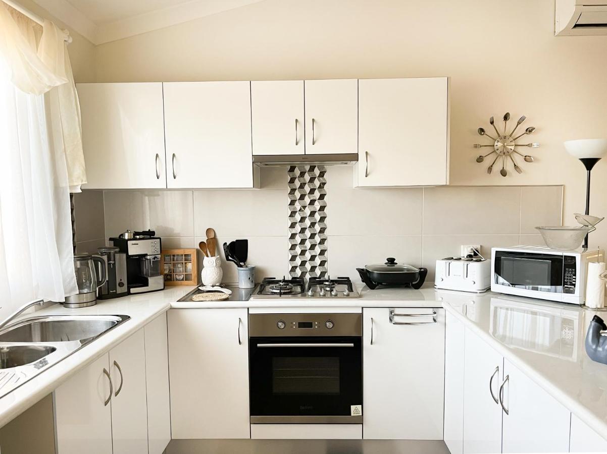 Bright & Beautiful Home On The Hills! Kelmscott エクステリア 写真