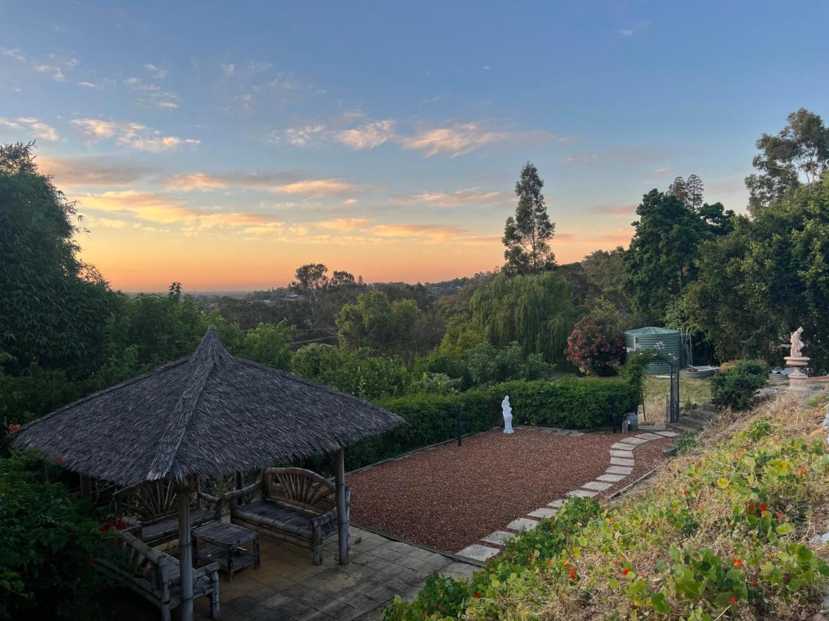 Bright & Beautiful Home On The Hills! Kelmscott エクステリア 写真